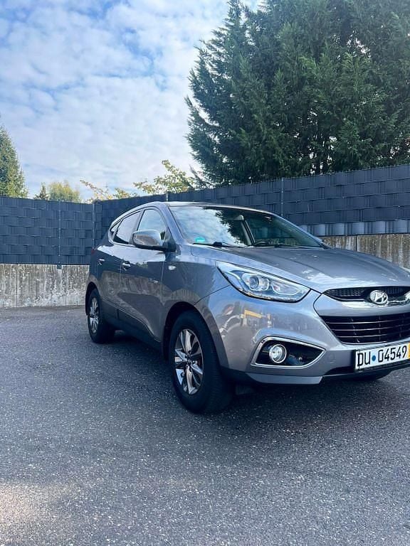 Grau Gebraucht 2015 Hyundai Tucson Intro Edition SUV | 11.300 € (Guter Preis) - Bild 1/4