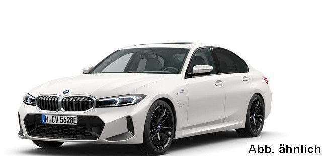 Weiß Gebraucht 2024 BMW 330e M Sport Limousine | 47.890 € (Etwas zu teuer) - Bild 1/4