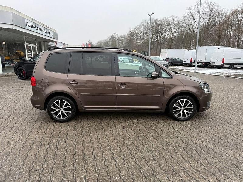 Gebraucht VW Touran Comfortline 140 PS (102 kW) 2011 Braun Van / Kleinbus