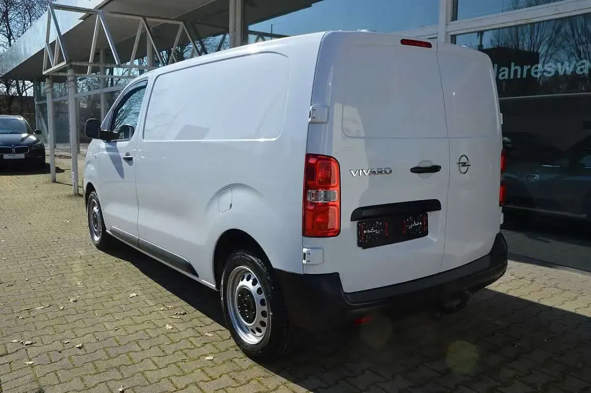 Gebraucht Opel Vivaro-e Combi 144 PS (105 kW) 2024 Lackierung weiss Van / Kleinbus