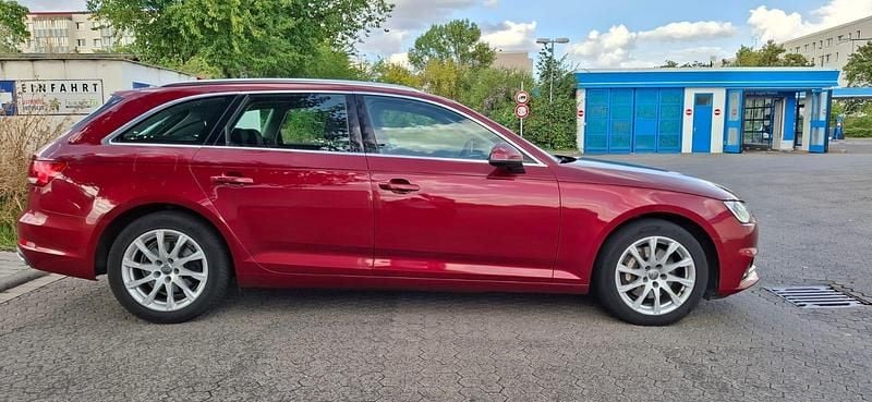 Gebraucht Audi A4 190 PS (139 kW) 2019 Rot Kombi