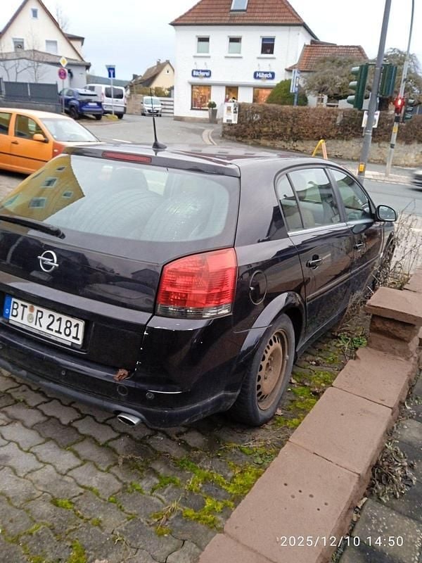 Gebraucht Opel Signum 184 PS (135 kW) 2008 Schwarz Kleinwagen