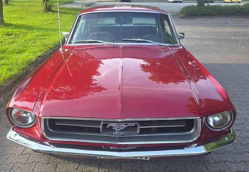 Rot Gebraucht 1967 Ford Mustang Coupé | 31.500 € - Bild 1/4