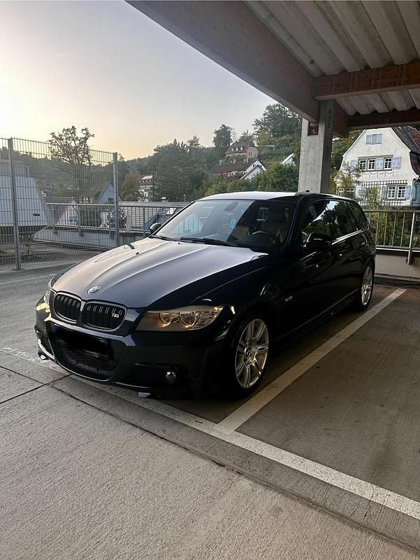 Schwarz Gebraucht 2012 BMW 320 M Sport Kombi | 8.000 € (Etwas zu teuer) - Bild 1/4