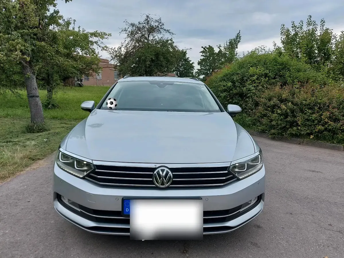 Gebraucht VW Passat 150 PS (110 kW) 2018 Silber Kombi