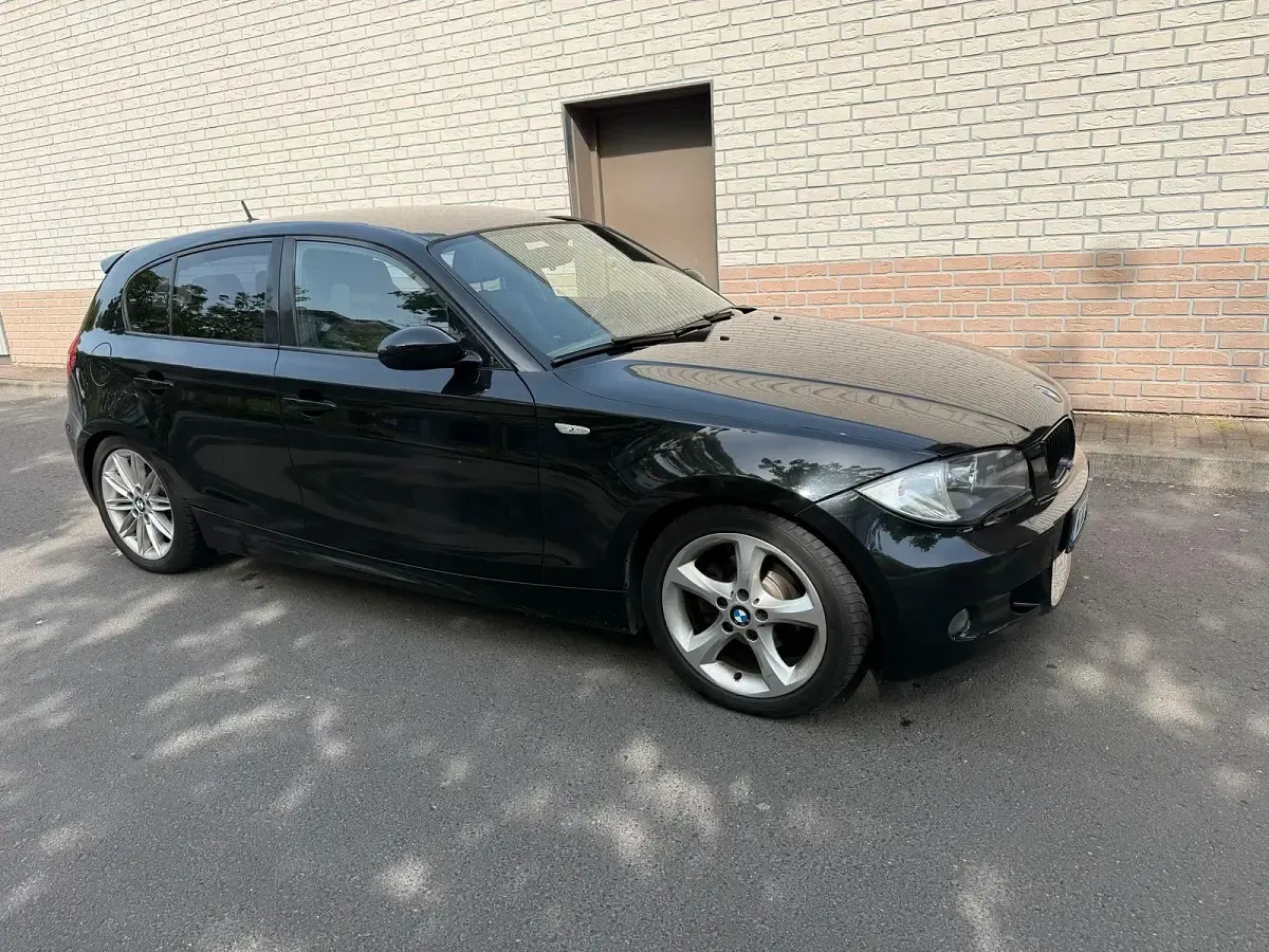Second-hand BMW 116 122 CP (89 kW) 2010 Negru Hatchback