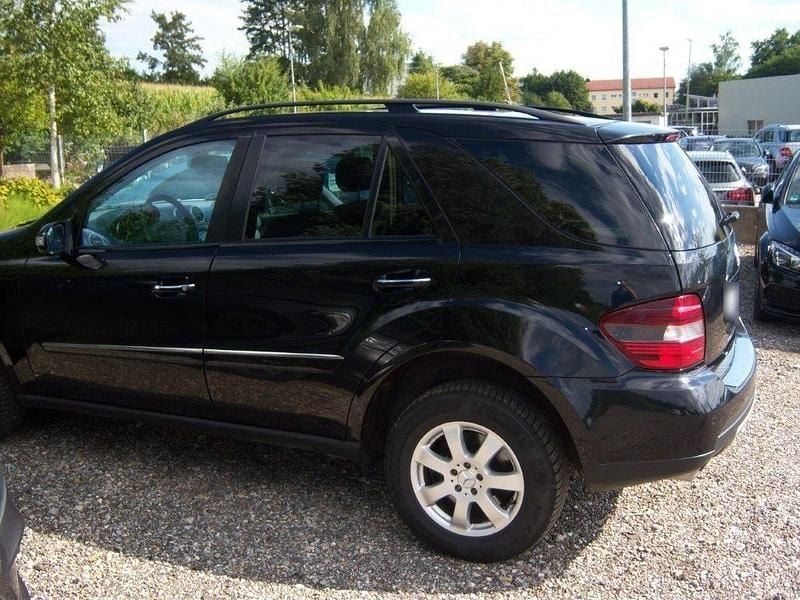 Gebraucht Mercedes ML320 224 PS (164 kW) 2007 Schwarz SUV