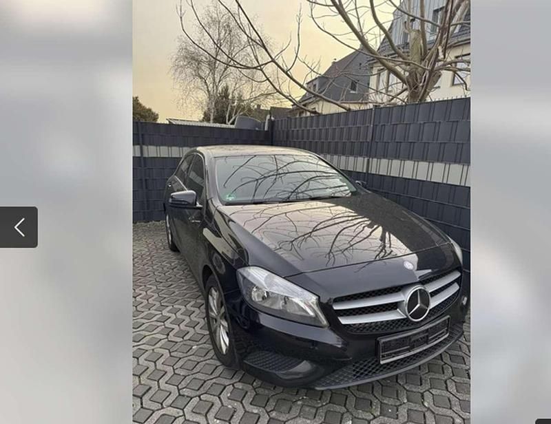 Gebraucht Mercedes 180 109 PS (80 kW) 2013 Schwarz Limousine