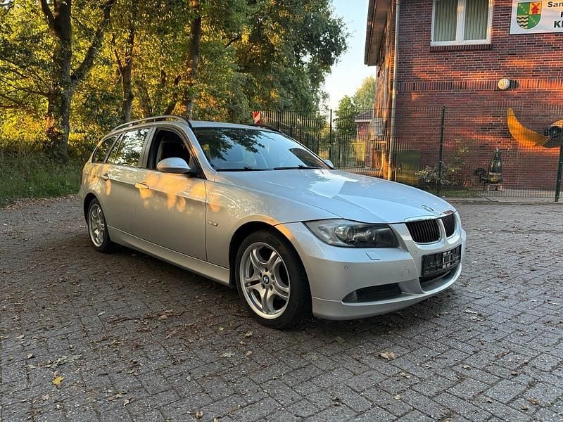 Silber Gebraucht 2007 BMW 318 Kombi | 4.200 € (Fairer Preis) - Bild 1/4