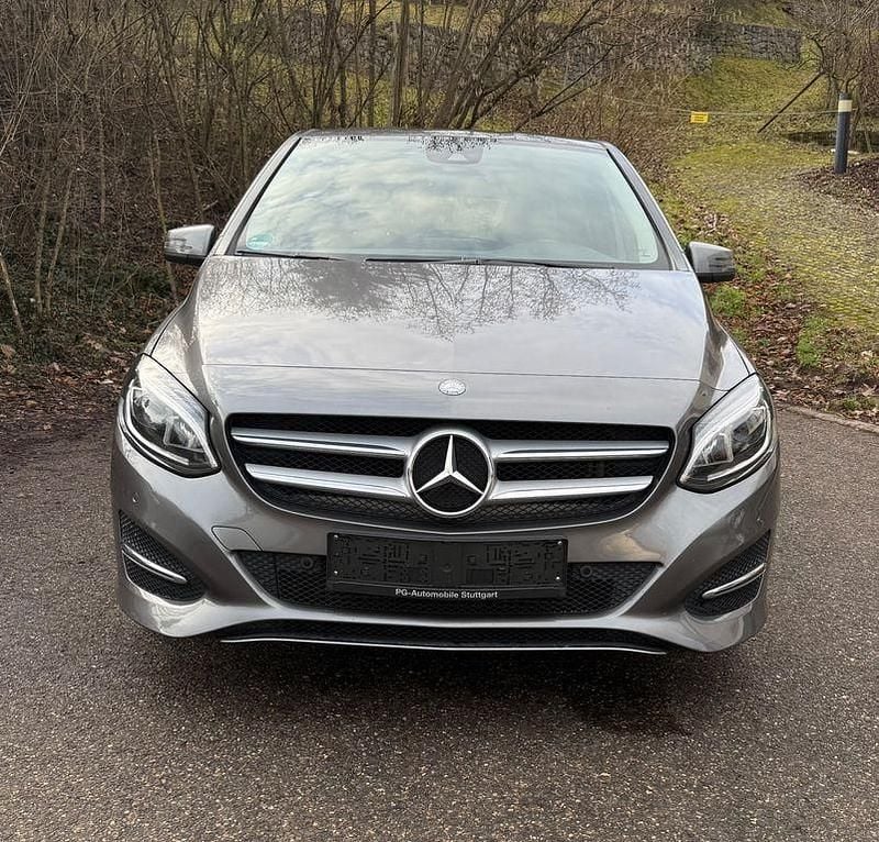 Gebraucht Mercedes B200 Urban 156 PS (114 kW) 2015 Grau Van / Kleinbus