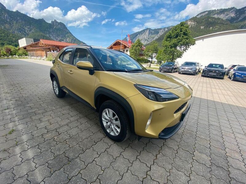 Gold Gebraucht 2023 Toyota Yaris Cross SUV | 24.900 € (Fairer Preis) - Bild 1/4