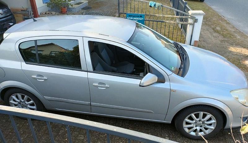 Gebraucht Opel Astra 116 PS (85 kW) 2008 Silber Limousine