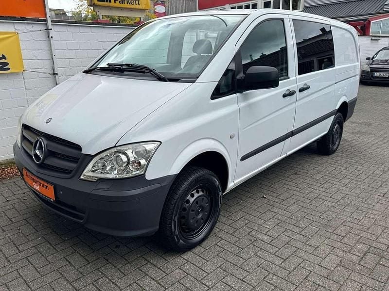 Brilliantweiss Gebraucht 2011 Mercedes Vito Van / Kleinbus | 9.630 € (Guter Preis) - Bild 1/4