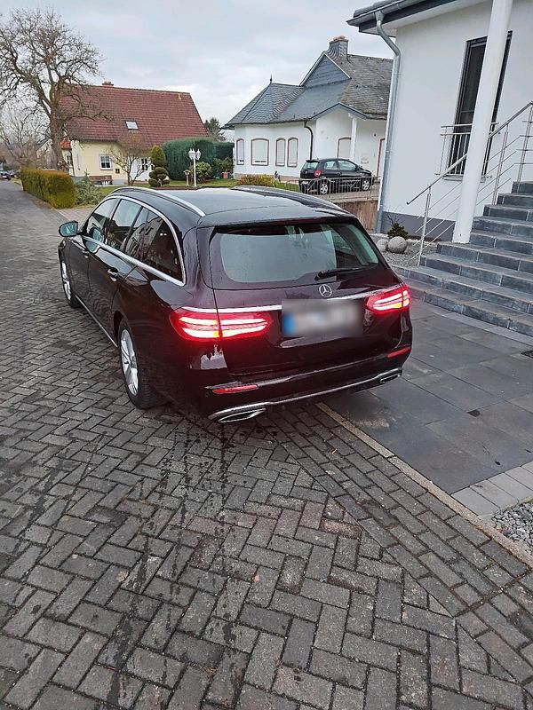 Gebraucht Mercedes E200 150 PS (110 kW) 2018 Schwarz Kombi