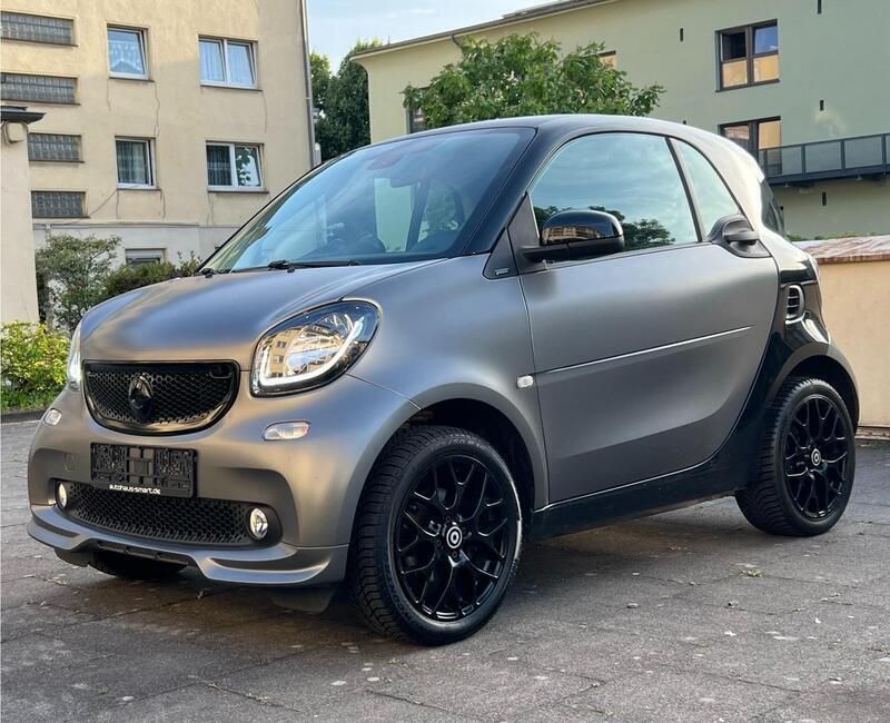 Grau Gebraucht 2017 Smart ForTwo Coupé Passion Kleinwagen | 8.490 € (Fairer Preis) - Bild 1/4