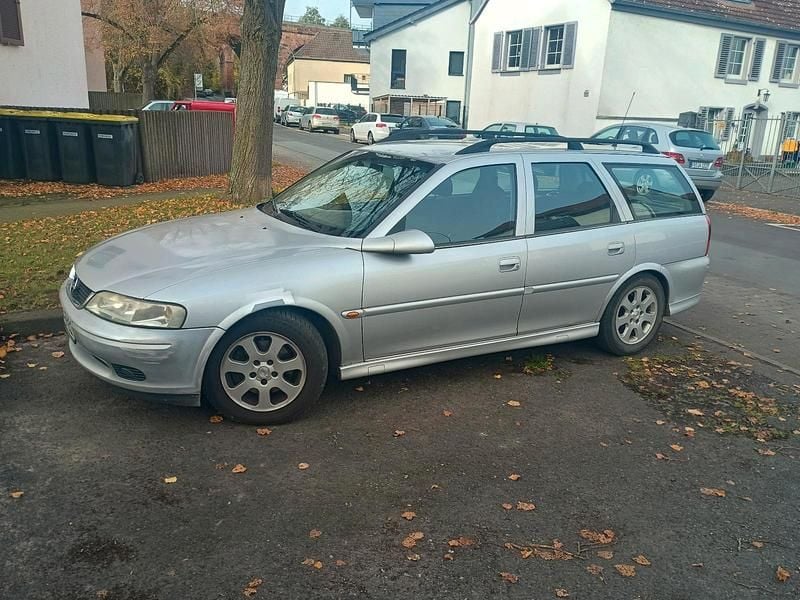 Gebraucht Opel Vectra 101 PS (74 kW) 2001 Silber Kombi