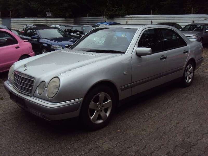 Grau Gebraucht 1997 Mercedes E200 Elegance Limousine | 1.790 € (Superpreis) - Bild 1/4