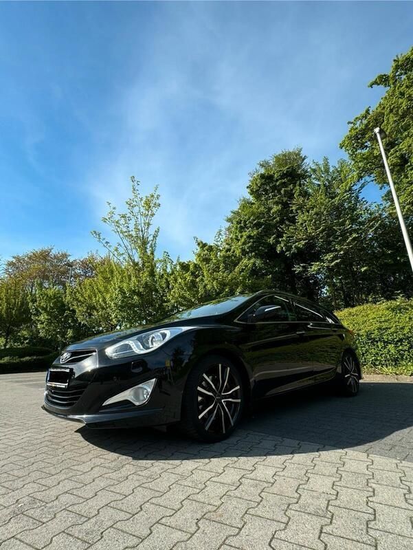 Schwarz Gebraucht 2012 Hyundai i40 Limousine | 12.000 € - Bild 1/4