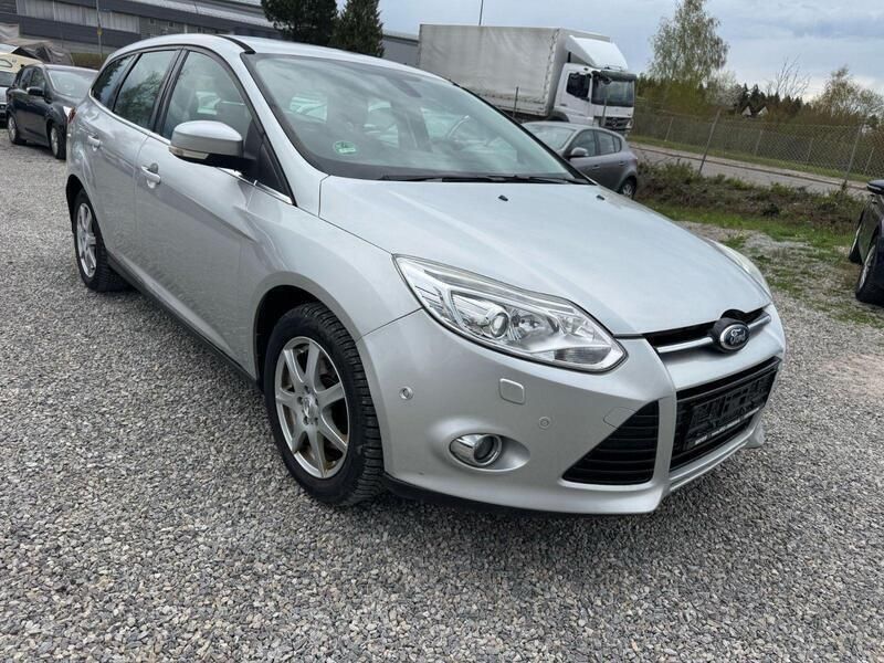 Silber Gebraucht 2012 Ford Focus Titanium Kombi | 4.990 € (Guter Preis) - Bild 1/4