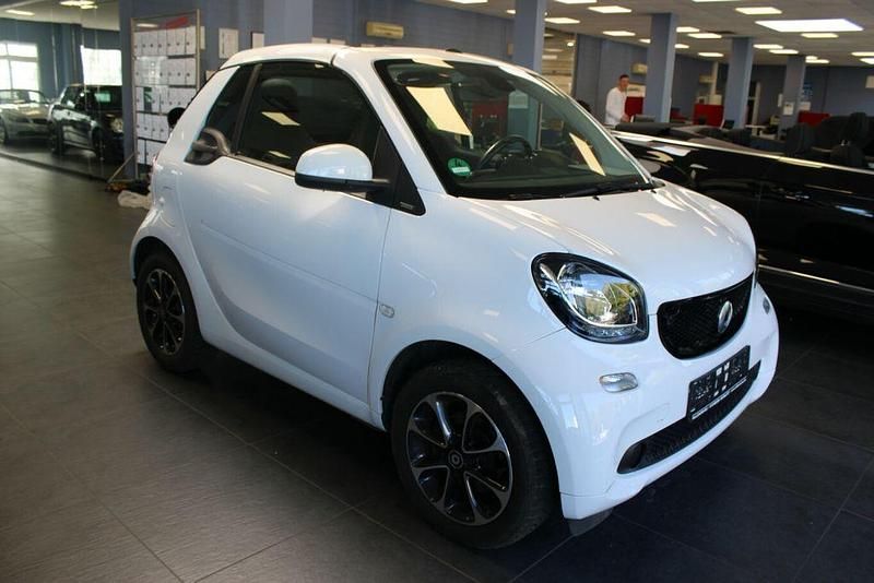 Weiß Gebraucht 2017 Smart ForTwo Cabrio Passion Cabrio | 11.980 € (Fairer Preis) - Bild 1/4