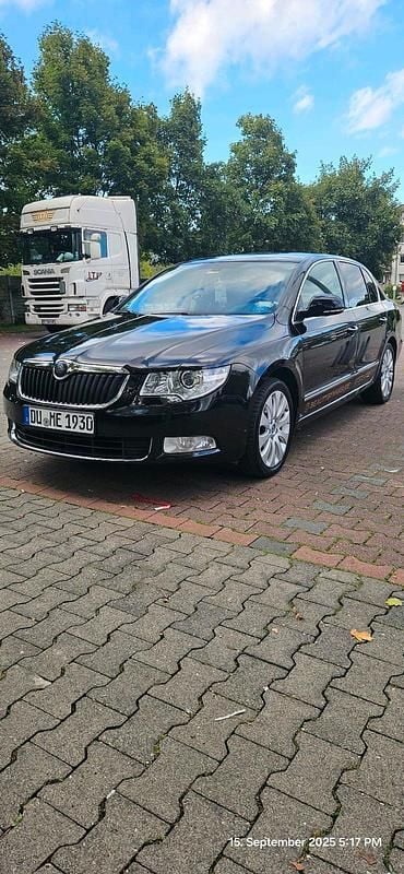 Schwarz Gebraucht 2011 Skoda Superb Limousine | 6.000 € (Fairer Preis) - Bild 1/4