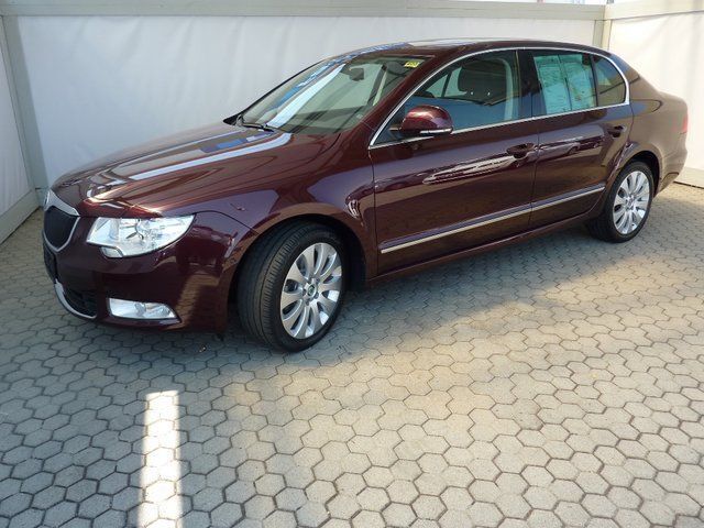 Gebraucht Skoda Superb Elegance 140 PS (102 kW) 2011 Rot metallic Limousine