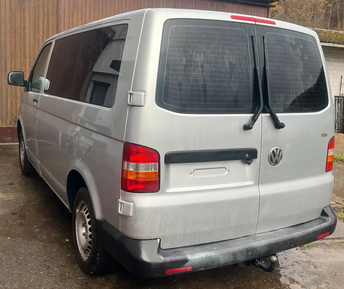 Second-hand VW Transporter 131 CP (96 kW) 2007 Argintiu Van