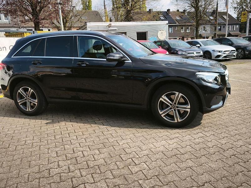 Gebraucht Mercedes GLC250 AMG line 211 PS (155 kW) 2019 Schwarz SUV