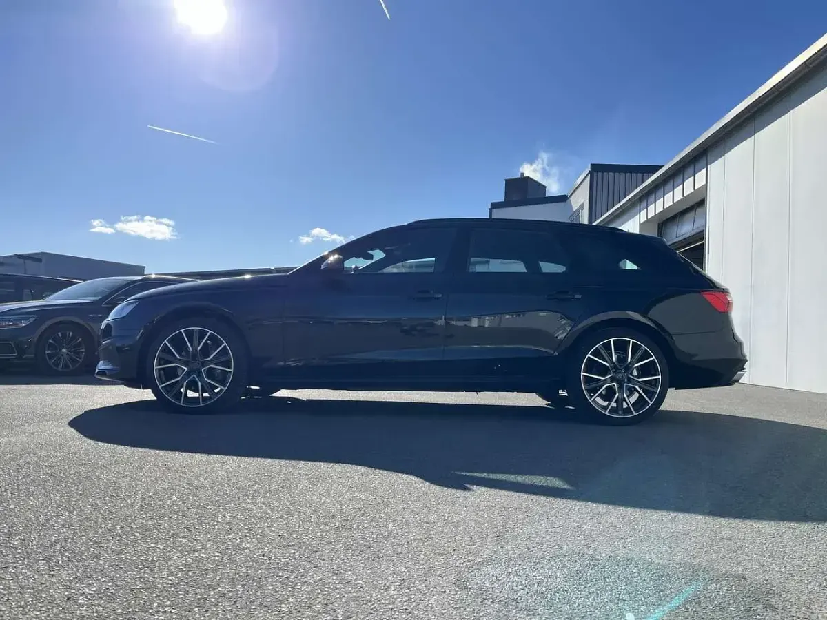 Gebraucht Audi A4 S-Line 204 PS (150 kW) 2022 Mythosschwarz Kombi