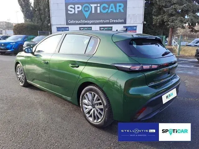 Gebraucht Peugeot 308 Active 110 PS (80 kW) 2022 Grün Limousine