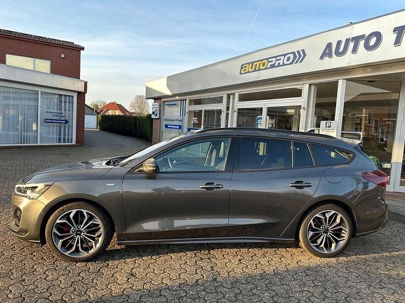 Gebraucht Ford Focus ST-Line X 155 PS (114 kW) 2025 Grau Limousine