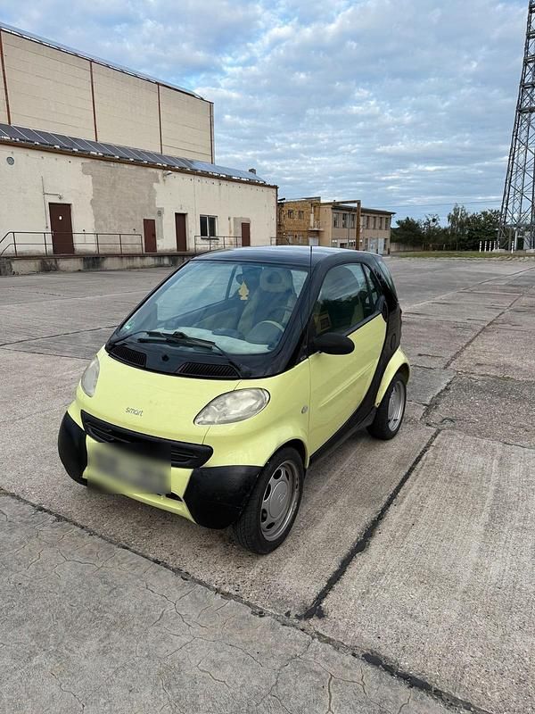 Grün Gebraucht 2002 Smart ForTwo Coupé Kleinwagen | 990 € (Guter Preis) - Bild 1/4