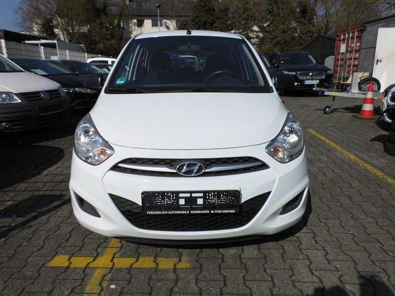 Gebraucht Hyundai i10 Edition 69 PS (50 kW) 2012 Weiß Kleinwagen