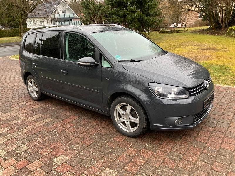 Gebraucht VW Touran Cup 140 PS (102 kW) 2015 Grau Van / Kleinbus