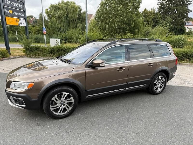 Braun Gebraucht 2012 Volvo XC70 Momentum SUV | 13.500 € (Fairer Preis) - Bild 1/4