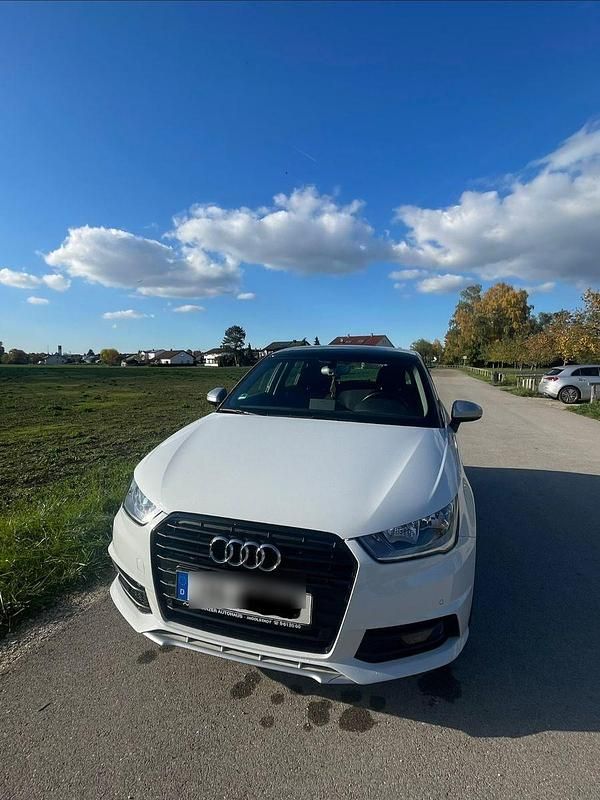 Weiß Gebraucht 2018 Audi A1 Sportback Sport Kleinwagen | 14.500 € (Fairer Preis) - Bild 1/4