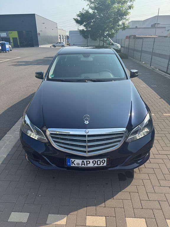 Gebraucht Mercedes E200 136 PS (100 kW) 2015 Blau Limousine