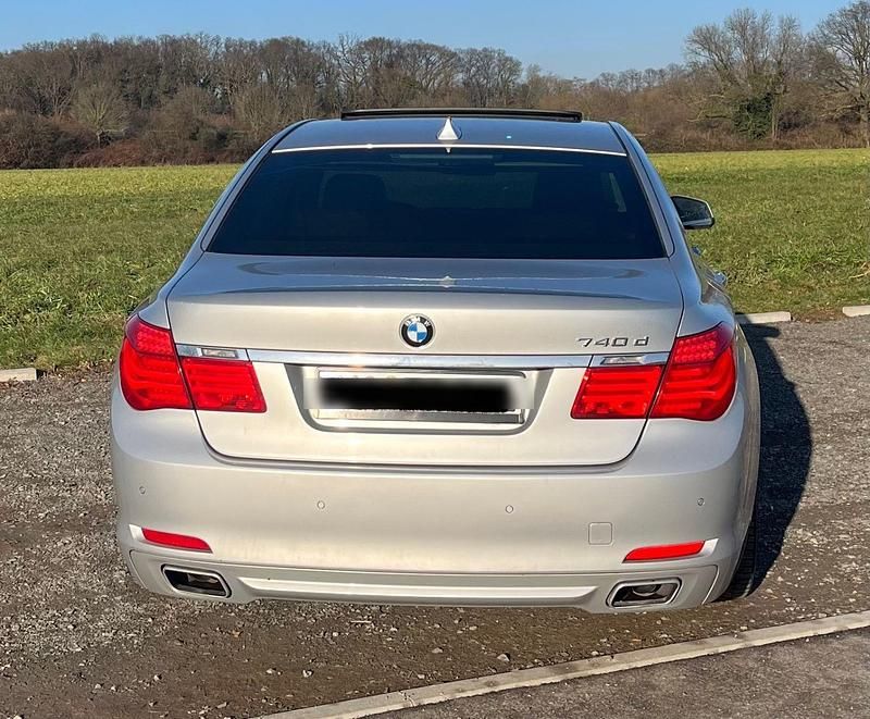 Gebraucht BMW 740 306 PS (225 kW) 2012 Silber Limousine