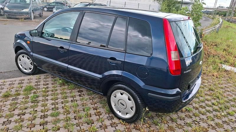 Blau Gebraucht 2004 Ford Fusion SUV | 2.499 € (Etwas zu teuer) - Bild 1/4