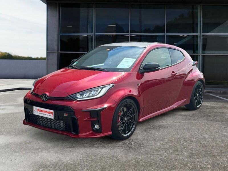 Karminarot metallic Gebraucht 2024 Toyota Yaris Basis Kleinwagen | 40.900 € (Fairer Preis) - Bild 1/4