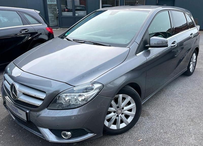 Gebraucht Mercedes B180 122 PS (89 kW) 2014 Grau Van / Kleinbus