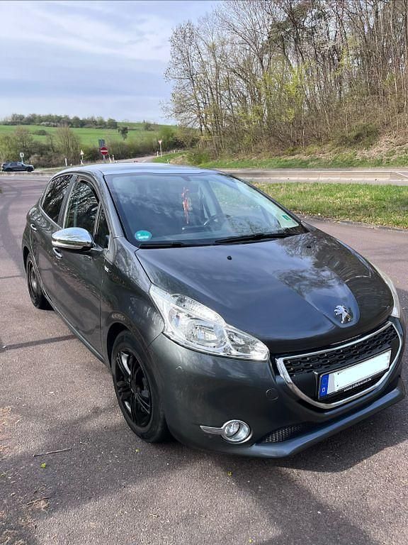 Gebraucht Peugeot 208 Style 99 PS (72 kW) 2015 Grau Kleinwagen
