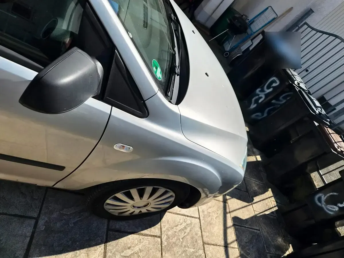 Używany Ford Focus 101 KM (74 kW) 2006 Srebrny Sedan/Limuzyna