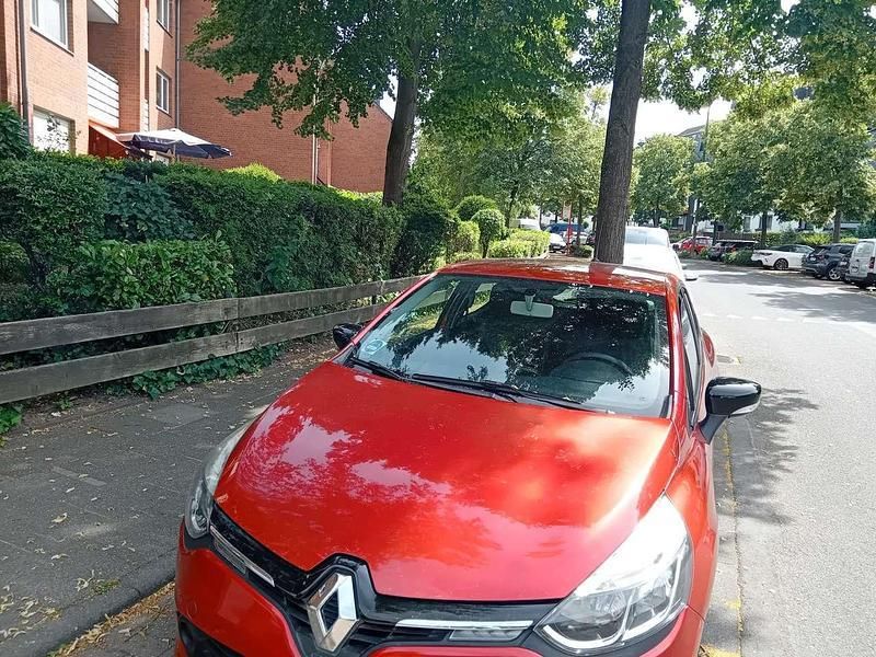 Rot Gebraucht 2012 Renault Clio IV Dynamique Limousine | 6.500 € (Fairer Preis) - Bild 1/4
