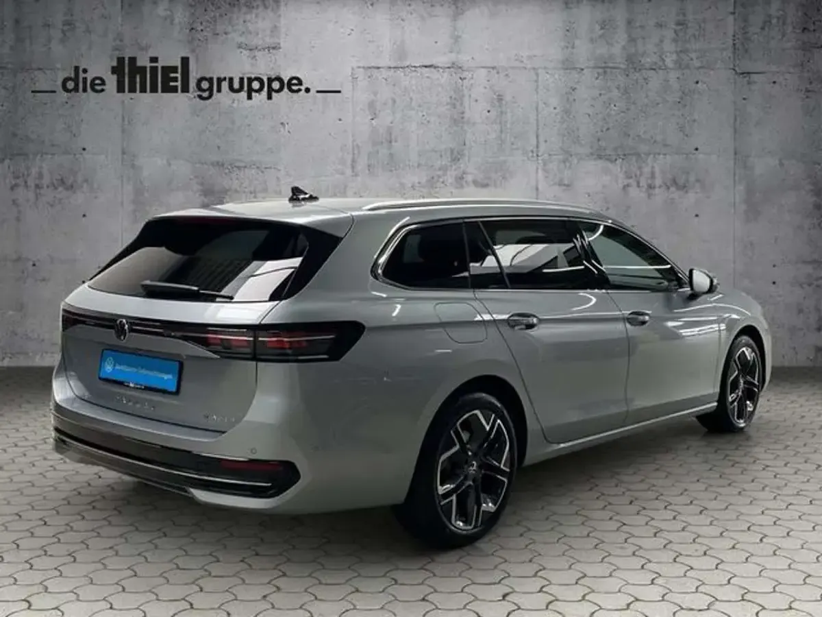 Gebraucht VW Passat Elegance 272 PS (200 kW) 2025 Silber Kombi