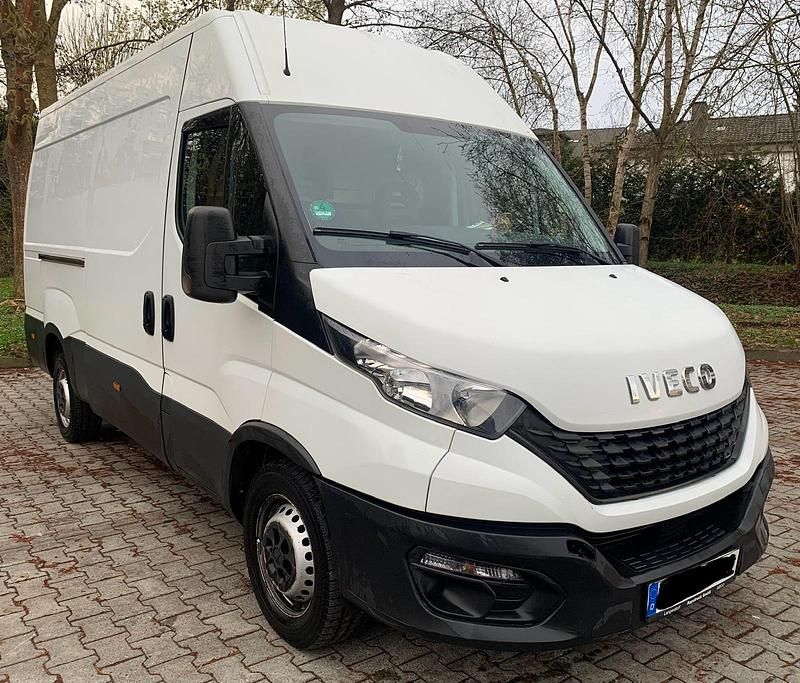Gebraucht Iveco Daily 136 PS (100 kW) 2020 Weiß Van / Kleinbus