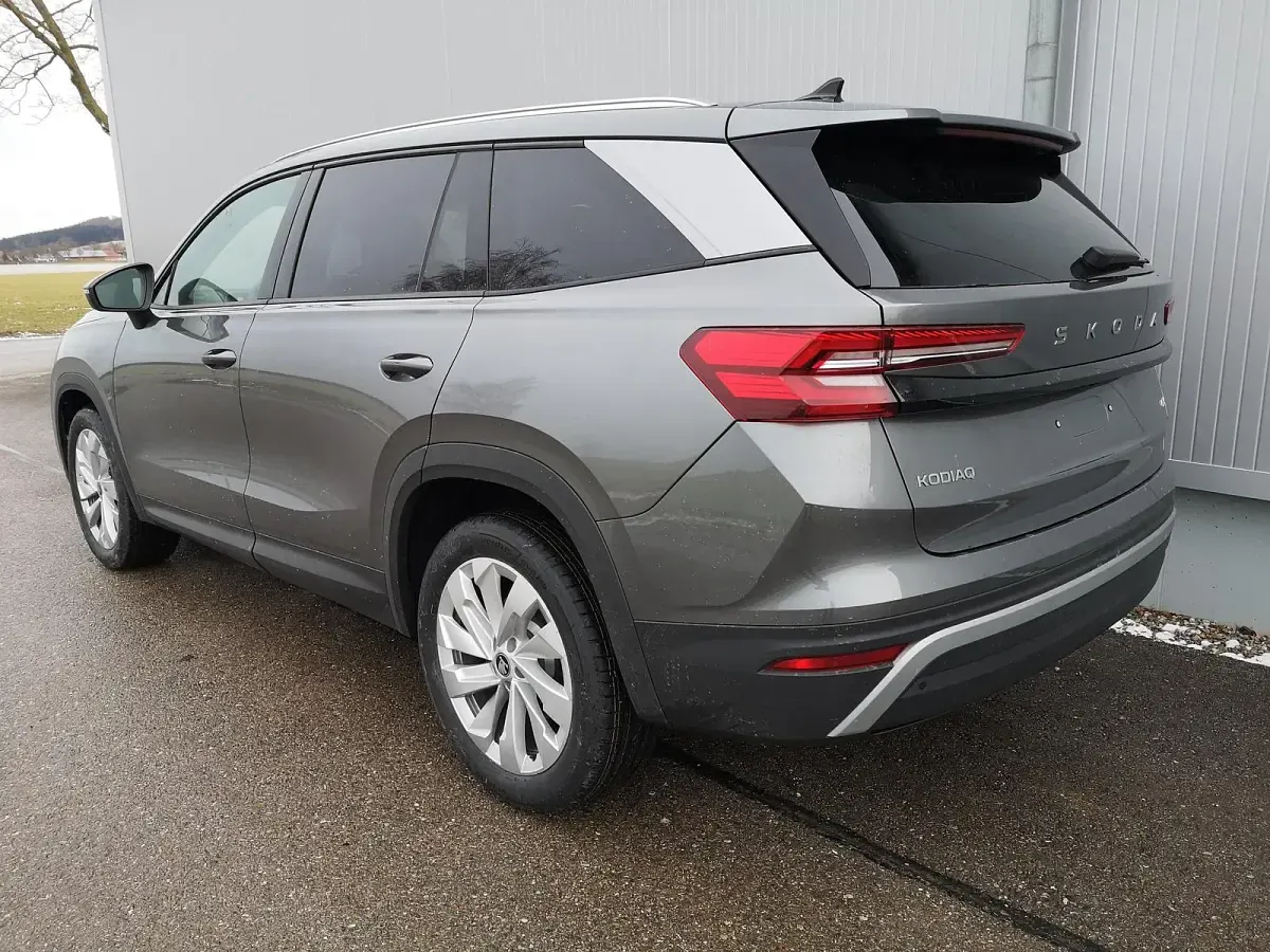 Neu Skoda Kodiaq Selection 193 PS (141 kW) 2026 Graphitgrau metallic SUV