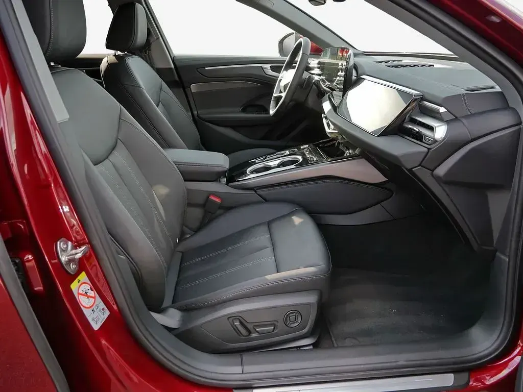 Gebraucht Audi A6 Ambiente 204 PS (150 kW) 2025 Grenadinerot metallic Kombi