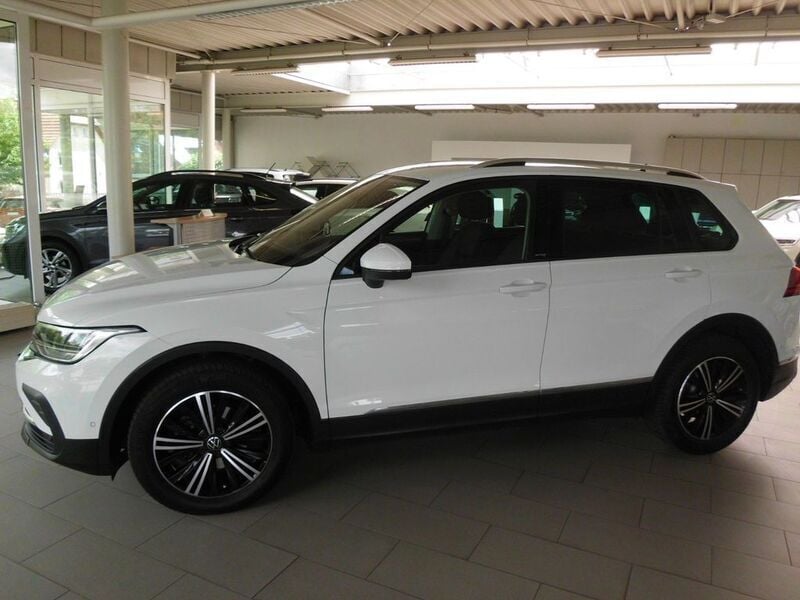 Weiß Gebraucht 2022 VW Tiguan Active SUV | 27.850 € (Guter Preis) - Bild 1/4