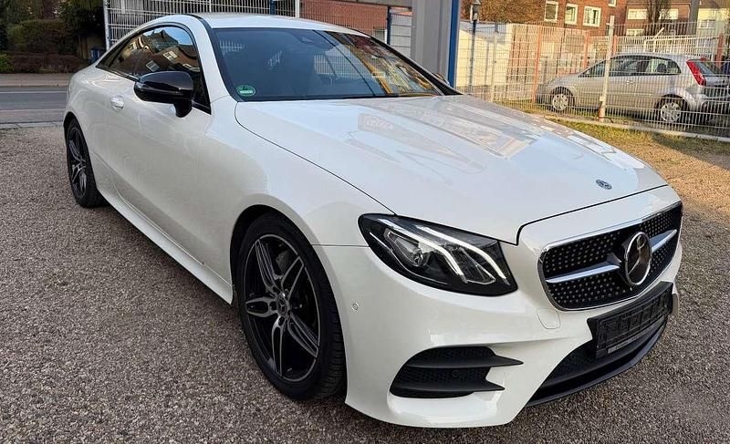 Gebraucht Mercedes E220 AMG 194 PS (142 kW) 2017 Weiß Coupé